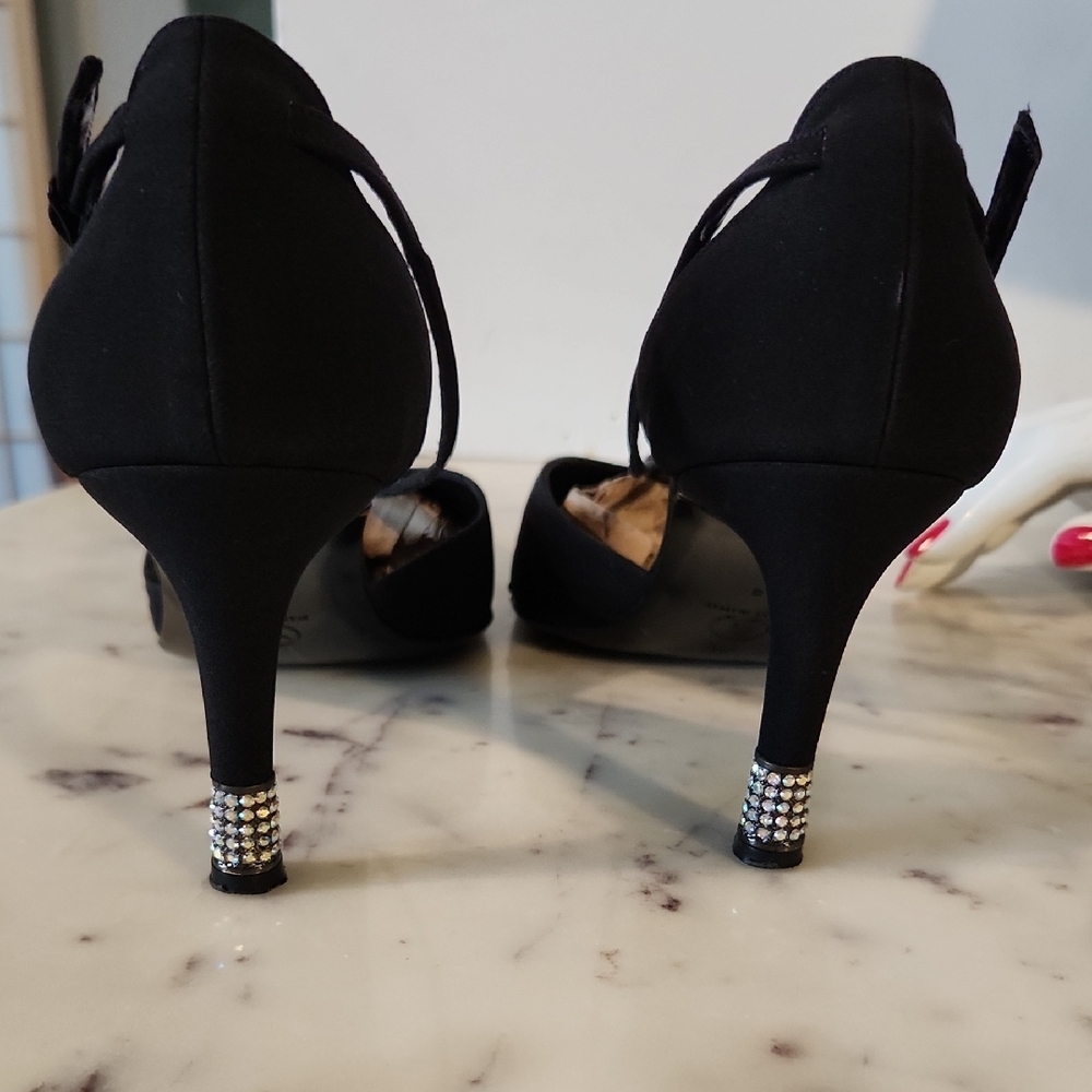 St. John Black Pointed Toe Ankle-Strap Heels with Crystal T-Bar Heels Sz 8 - Picture 7 of 8